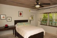 Breathtaking views, outstanding accommodation - Pool, New Kitchen and KING Bed