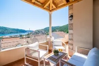 Cosy and very bright with stunning sea view