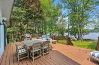 Summer cabin w/ Private Beach in Big Bass Lake resort community Hotel a Clifton Township