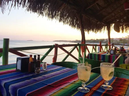 Charming casa, 1 block to the beach- safe, quiet, excellent wifi, AC