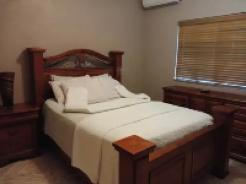 Charming 2-bedroom apartment with WiFi, AC in lovely Nassau Hotels in 