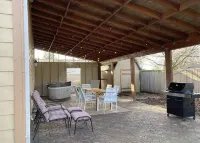 Large Independence House for Families & Groups