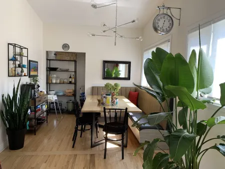 Spacious Convenient place, 10 min from Downtown Отели рядом с достопримечательностью «Pi-o Centre d'Amusement»