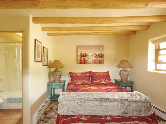 WALK TO DOWNTOWN PLAZA, RAILYARD, AND CANYON ROAD.  HISTORIC ADOBE.