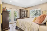 Mountain View on one level w  hot tub,fire pit, w fishing kayaking  minutes away