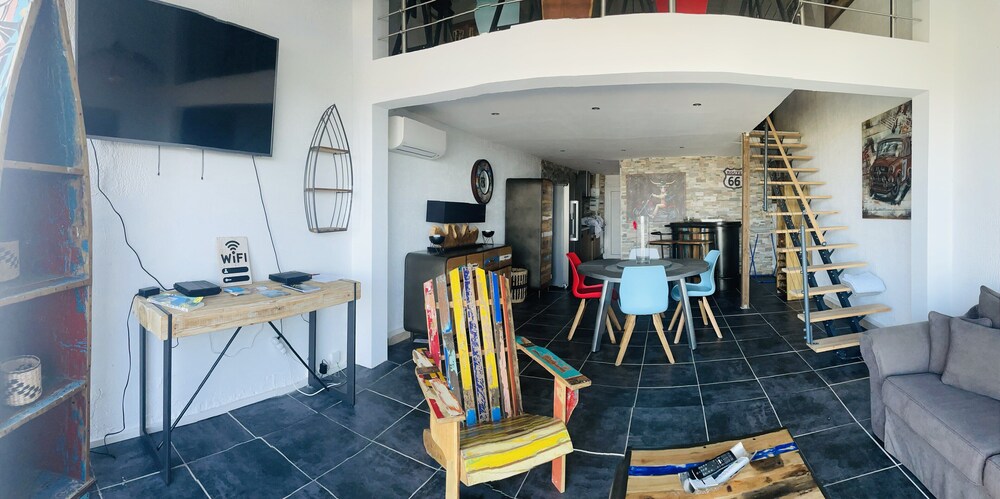 Cosy Frangipani duplex with sea and Saint Barthelemy views Hotels in Sandy Ground