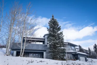 Killer Views   -&-   Highest Reviews   -&-   Great Value  -&-  6 Min to Ski hill Hotels near Sunset Ski