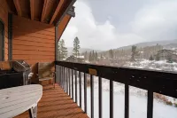Outstanding Amenities! Stunning Views! Perfect Location!