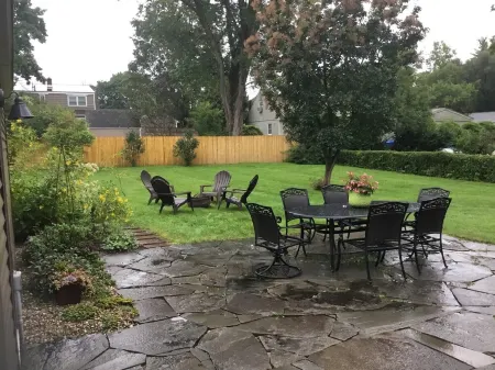 The Freckled Hen's Berkshire Nest Отели рядом с достопримечательностью «Государственный заповедник Октобер Маунтин»