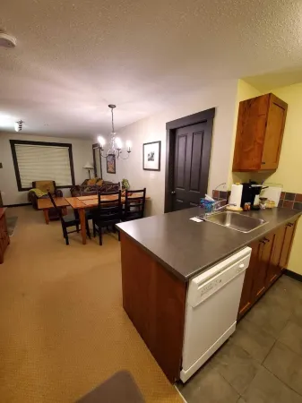 Upper village  unit with access to the pools!