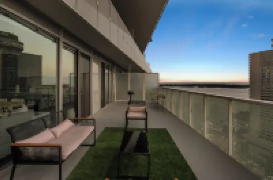 Dream Suite in Harbourfront core with Amazing Lake & CN Tower view