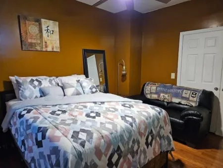 Large 3 brm 2 bth, Near EWR/NYC/Prudential Center and Penn Station Отели рядом с достопримечательностью «Технологический институт Нью-Джерси»