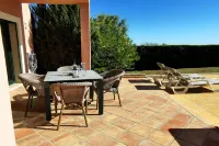 Fabulous end house has Sea View, full A/C, own pool, walk to Burgau Beach