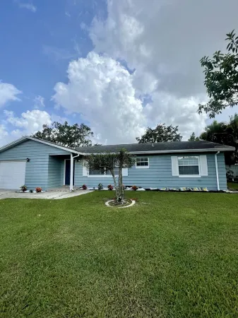 Spacious Home Away Relax Hot Tub!
