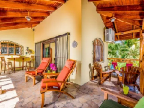 Casa Juliana: Beautifully renovated Villa in Jan '25 with pool steps from beach Hotels in Junquillal