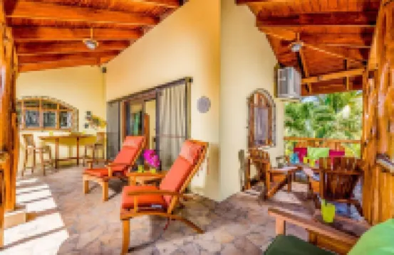 Casa Juliana: Beautifully renovated Villa in Jan '25 with pool steps from beach