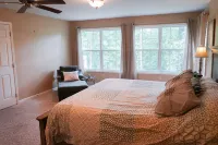 Lakin' Memories- Large Waterfront Home on KY Lake Perfect for Family Gatherings