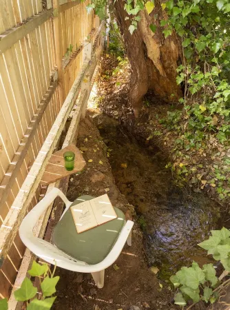 Charming Sedona three bedroom/three bath with lap pool and quiet garden Отели рядом с достопримечательностью «Часовня святого Креста»