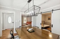 Surfs up I 4 BR I 2 BA I 4 King Beds Hotels in Lansing