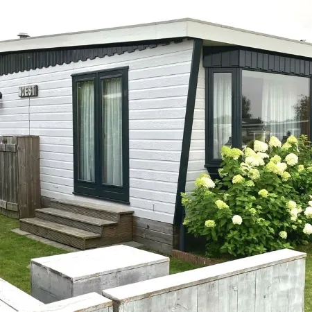 Nice and cozy Chalet for 4 people, near the beach. Hotels in Petten