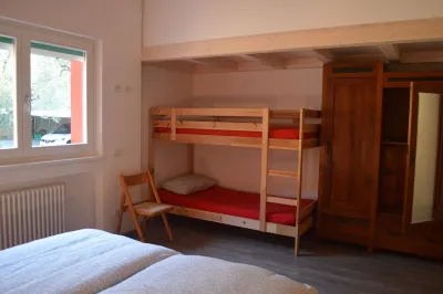 Quiet holidays, in an area surrounded by greenery, 100 mt from the center Hotel in zona Kite CENTER Garda Lake