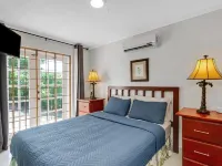 Fast WiFi, 4 bedrooms, sleeps 8, panoramic ocean views, West Coast .. Paradise ! Hotels in Prospect