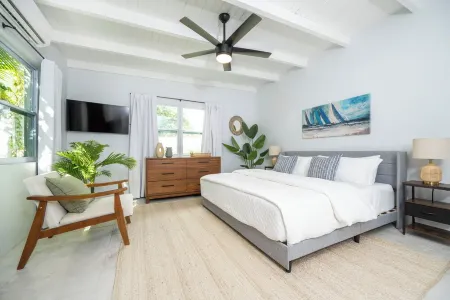 3-Bedroom Skyline Villa Offering the Island's Best Views Отели рядом с достопримечательностью «Парк Магенс Бэй»