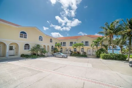Steps to the Beach! 2bed/2.5bath condo - Seabreeze Villas