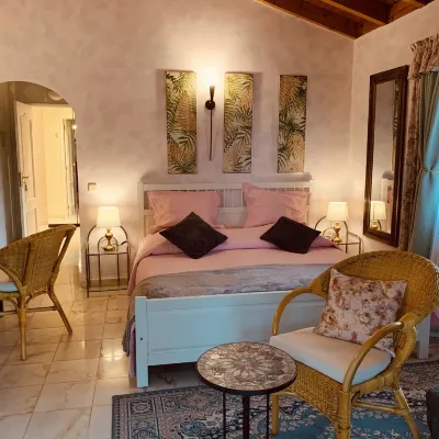 Villa Lagos Algarve for families & friends, 6 bedrooms, 7 bathrooms, pool, BBQ