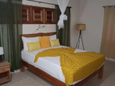 VillaMerissa Nestled between two unspoiled beaches Pool/JackSprat/WiFi/Gym/Staff Hotels in Treasure Beach