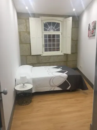 Apartamento na Praça Dom Duarte, 3º Andar com Varanda Отели в г. Визеу
