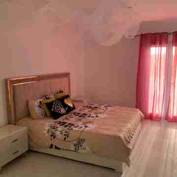 Villa Moderne de 2000m2 Avec Grande Piscine Chauffée Sécurisée Pour les Enfants Rooms