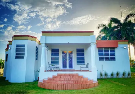 Luxury Villa w/ Private Jacuzzi & Massage Included