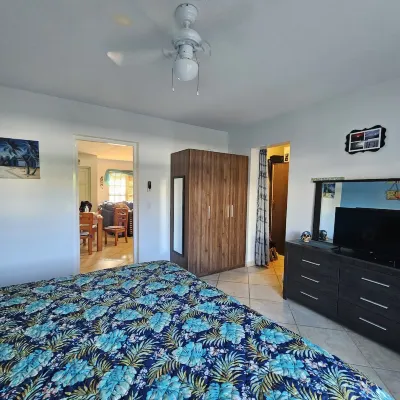 Ground Floor, Spacious 2 bedroom Ensuites, Corner Unit, Newly Remodeled.
