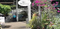 Paradise Found! Character filled close to beach, forest and amenities Hotels in 