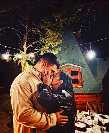 Pequeña Cabaña Mágica con Chimenea Interior