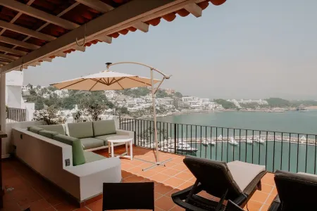 Newley Renovated Condo With the Best View in all of Puerto Las Hadas! Отели в г. Манзанилло