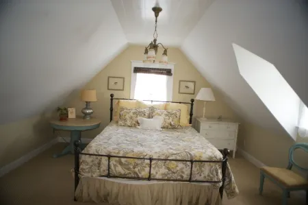 Northbound Whale - Beautifully restored turn of the century charmer