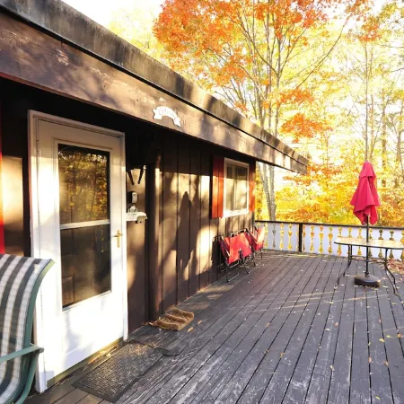 Townhouse in the mountains, close to Storyland and more!