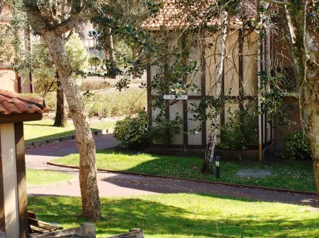 Apt type studio, 4/5 pers, in residence with swimming pools, beach and golf on foot Отели в г. Мольетс-э-Маа