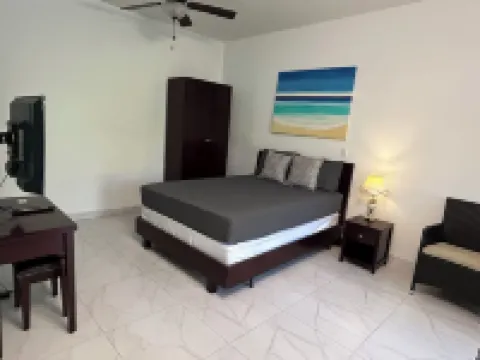 Cozy studio with AC and WiFi in soothing Venetian Road Settlement