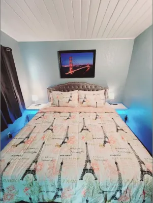 3 Bedrooms, 2 baths, 9 beds sleep 12 - Pool House