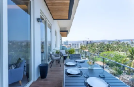 PAVILION 2BR, Rooftop Infinity Pool & Jacuzzi with AMAZING views of the ocean.