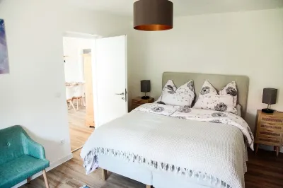 Ferienwohnung Familienglück am Starnberger See Hotels in der Nähe von Johannes-Brahms-Denkmal