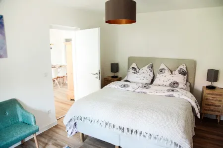 Ferienwohnung Familienglück am Starnberger See Отели в г. Тутцинг