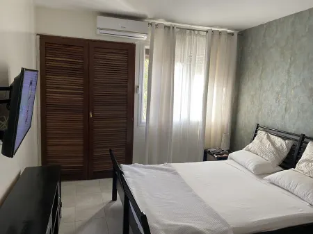Apartment in Mermoz, recently renovated. Daily cleaning included. Отели рядом с достопримечательностью «Dakar port»