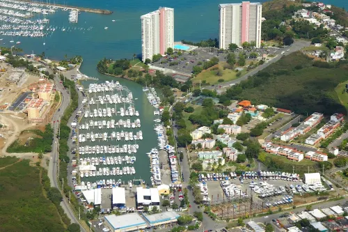 5 min from 7 seas, 2 min from Hotel El Conquistador Golf course w/prívate Pool