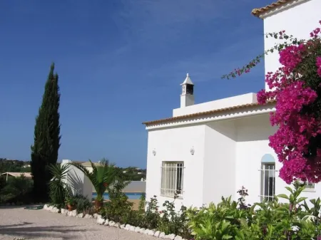 Holiday apartment with private Swimming pool Отели рядом с достопримечательностью «Serenity - Centro do bem-estar»