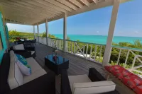 Breathtaking views, outstanding accommodation - Pool, New Kitchen and KING Bed