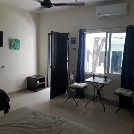 2 BED STUDIO WALKING DISTANCE ANYWHERE AT BEAROOMS AND STUDIOS